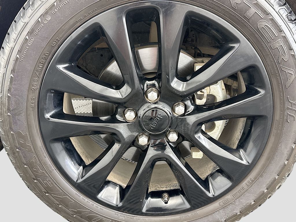 Thumbnail: 2017 Jeep Grand Cherokee - 28