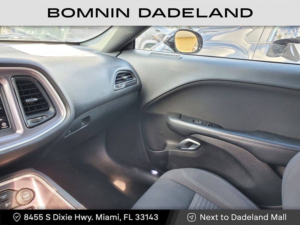 2019 Dodge Challenger SXT photo