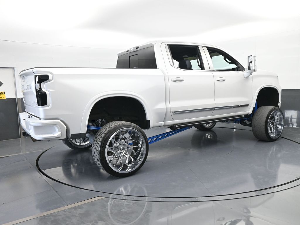 Used 2022 Iridescent Pearl Tricoat Chevrolet High Country image 6