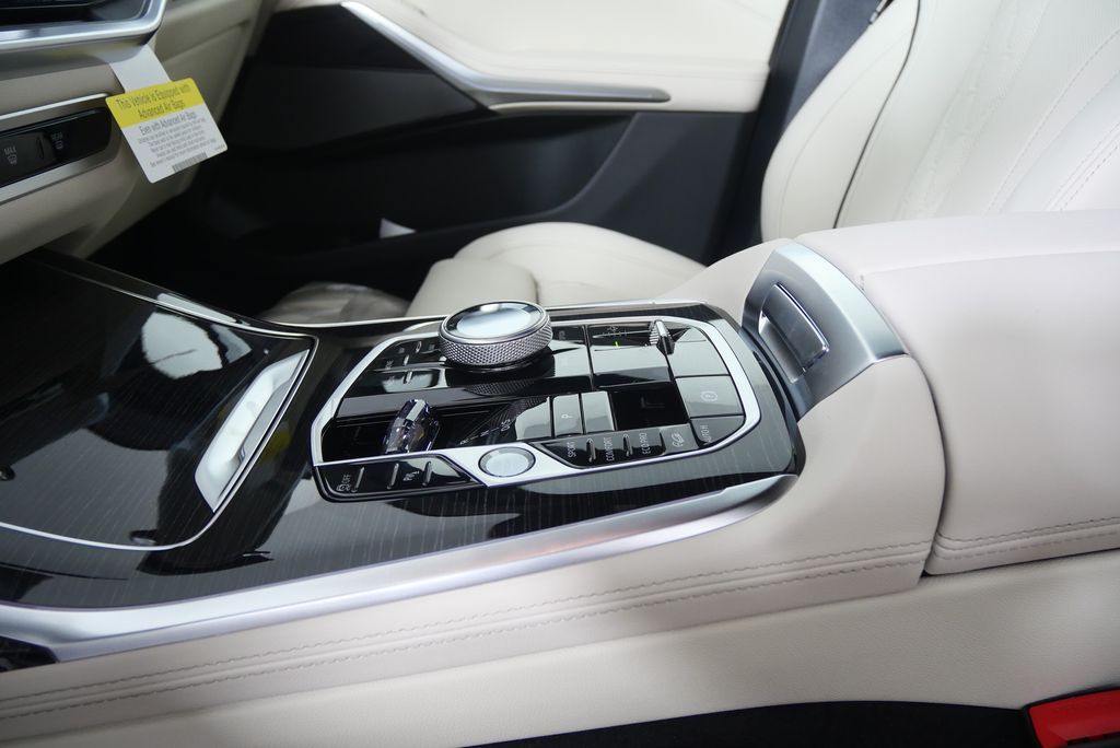 Thumbnail: 2026 BMW X7 - 24