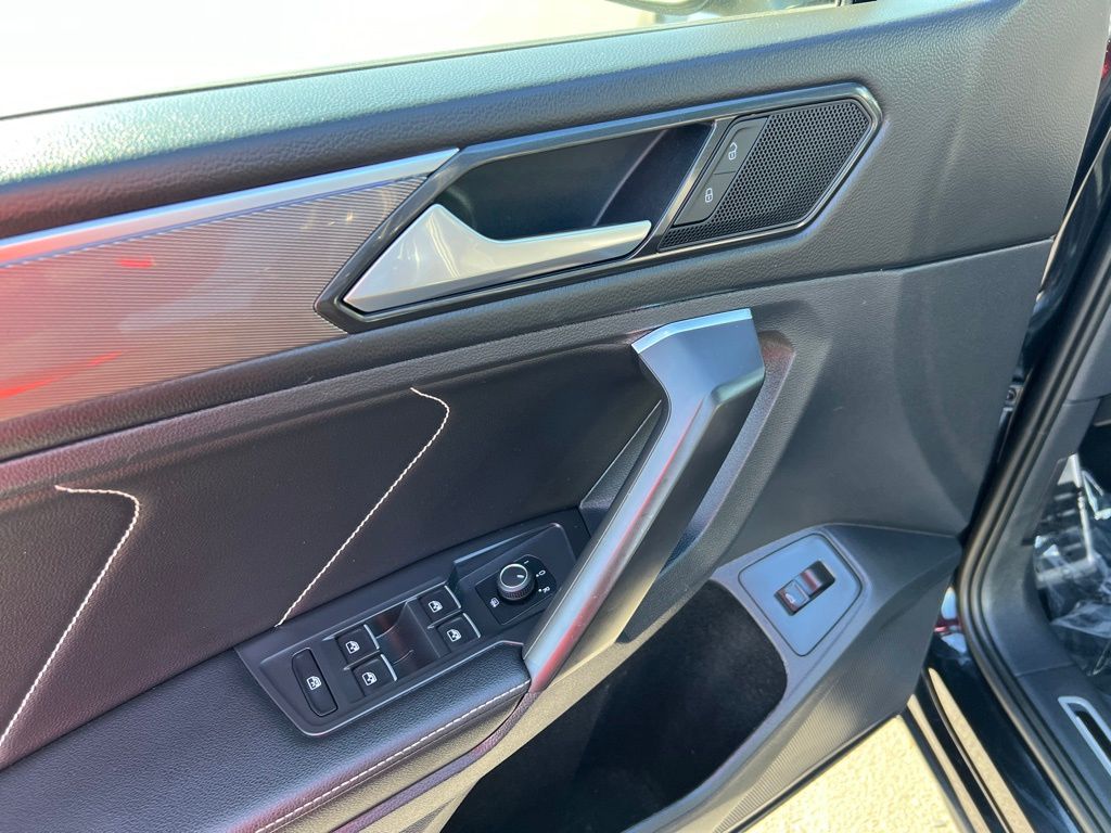 Thumbnail: 2022 Volkswagen Tiguan - 13