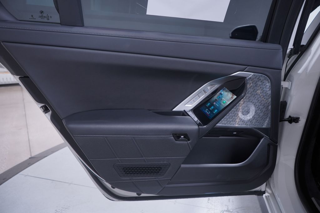 2024 BMW i7 eDrive50 16