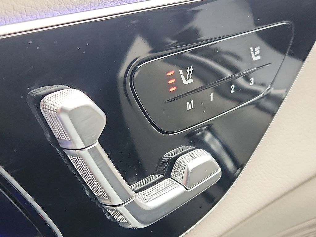 Thumbnail: 2025 Mercedes-Benz GLC - 22