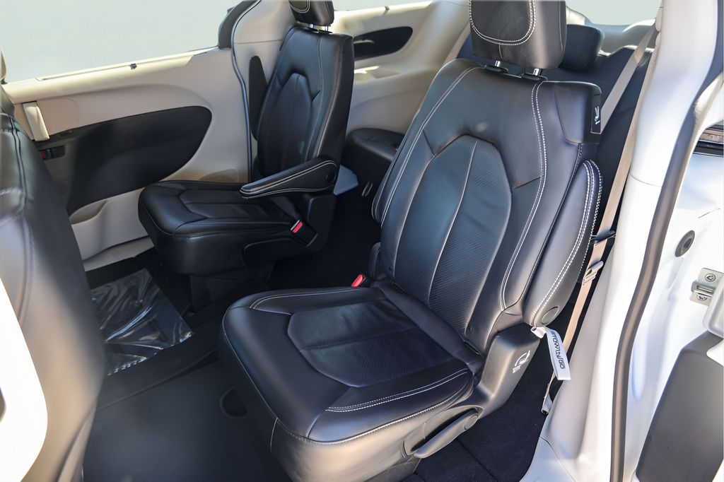 Used Car 2022 Chrysler Pacifica  Touring L For Sale Under $30,000 In Austin, Texas