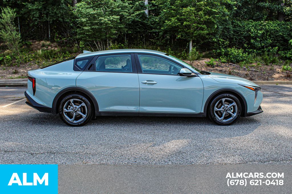 Used 2025 Gray Kia LXS image 9