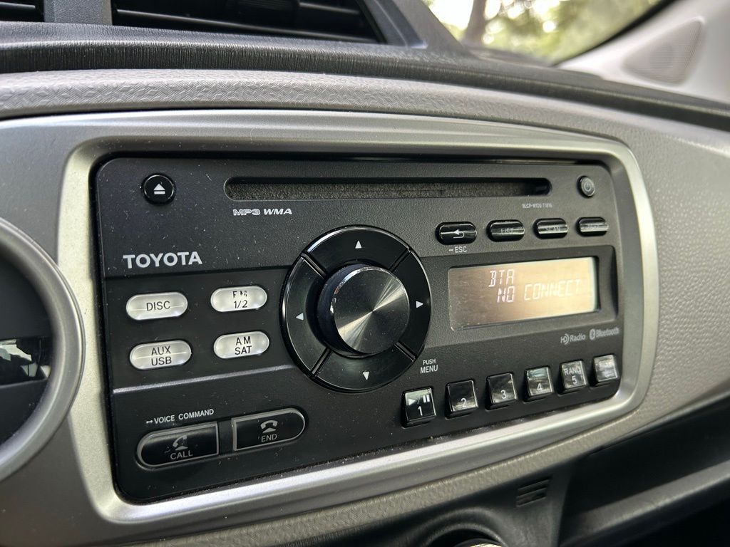 Thumbnail: 2013 Toyota Yaris - 16