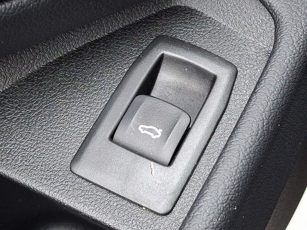 Thumbnail: 2024 BMW 3 Series - 27