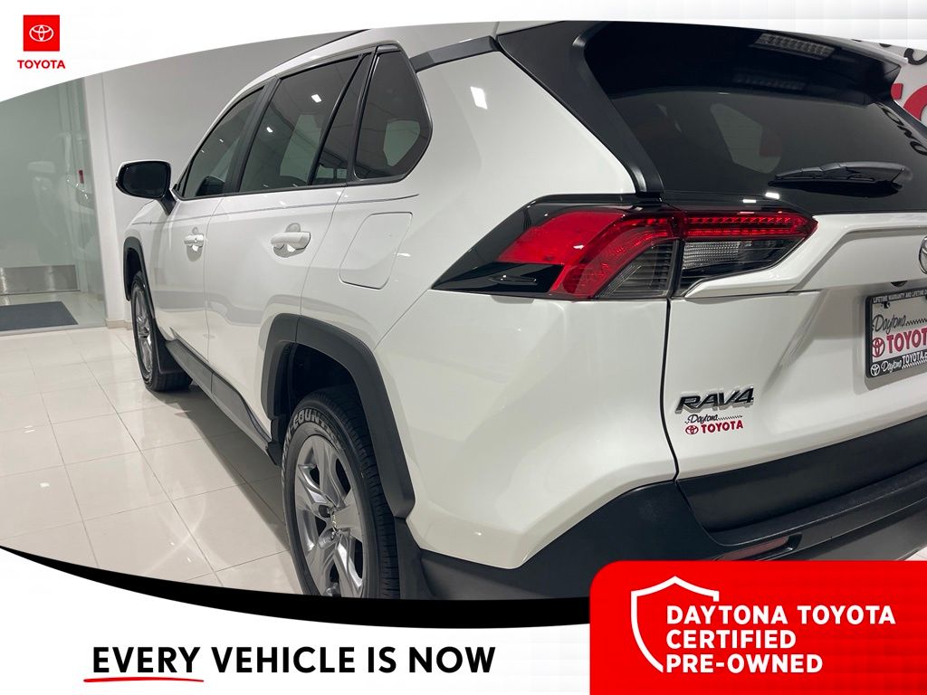 2024 Toyota RAV4 XLE - Photo 19