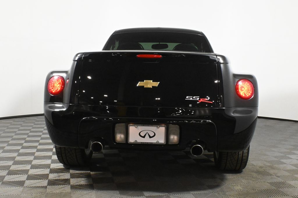 2004 Chevrolet SSR  7