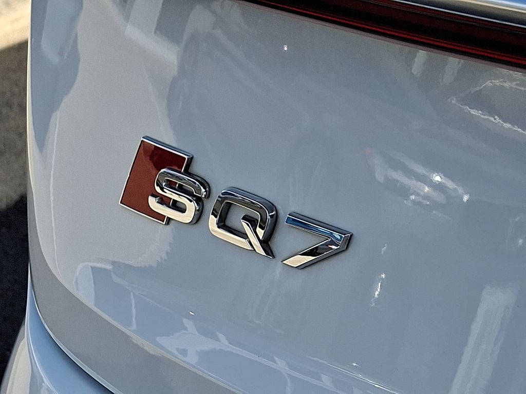 Thumbnail: 2023 Audi SQ7 - 30