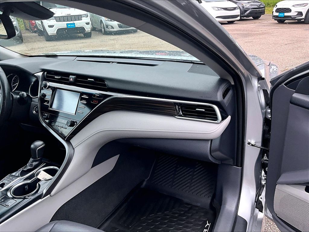 2018 Toyota Camry — photo 13