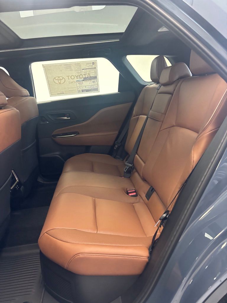 2026 Toyota Crown Signia Limited - Photo 23