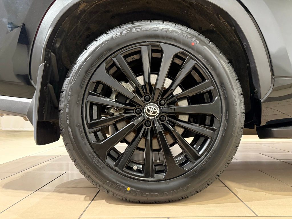 Thumbnail: 2023 Toyota Highlander - 9