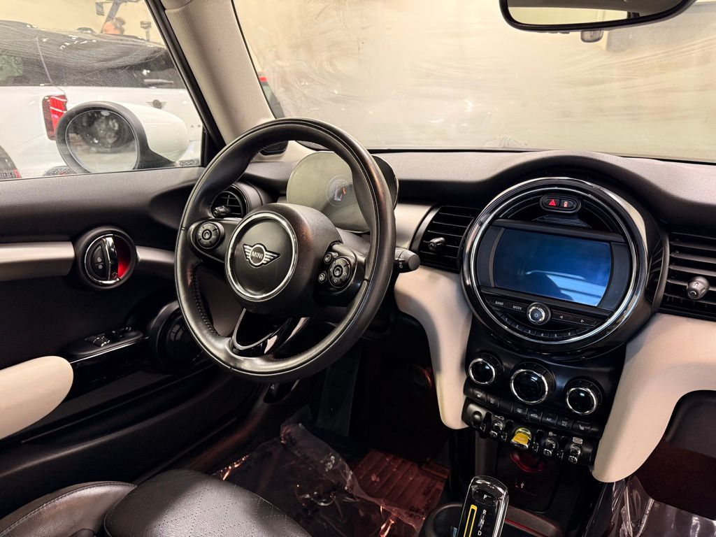 Thumbnail: 2021 MINI Cooper Hardtop - 25