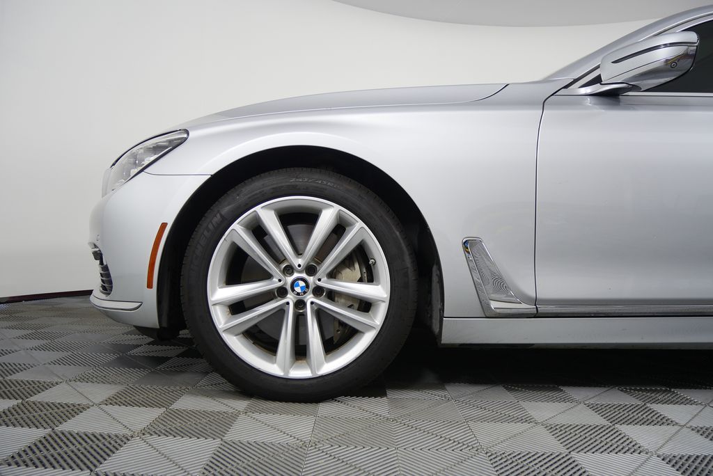Thumbnail: 2017 BMW 7 Series - 7