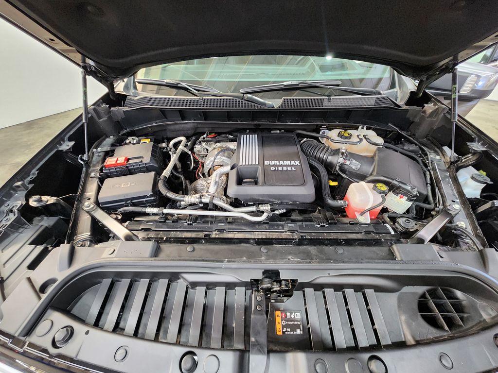 2023 Chevrolet Silverado 1500 High Country photo 3