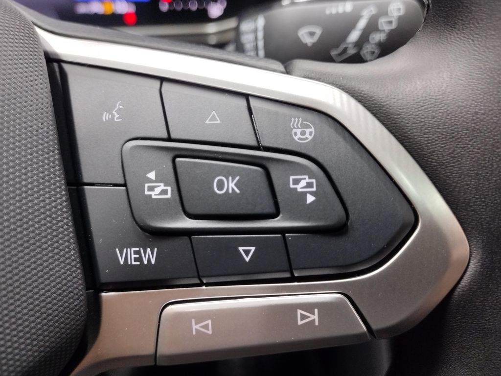 2025 Volkswagen Taos 1.5T SE Black