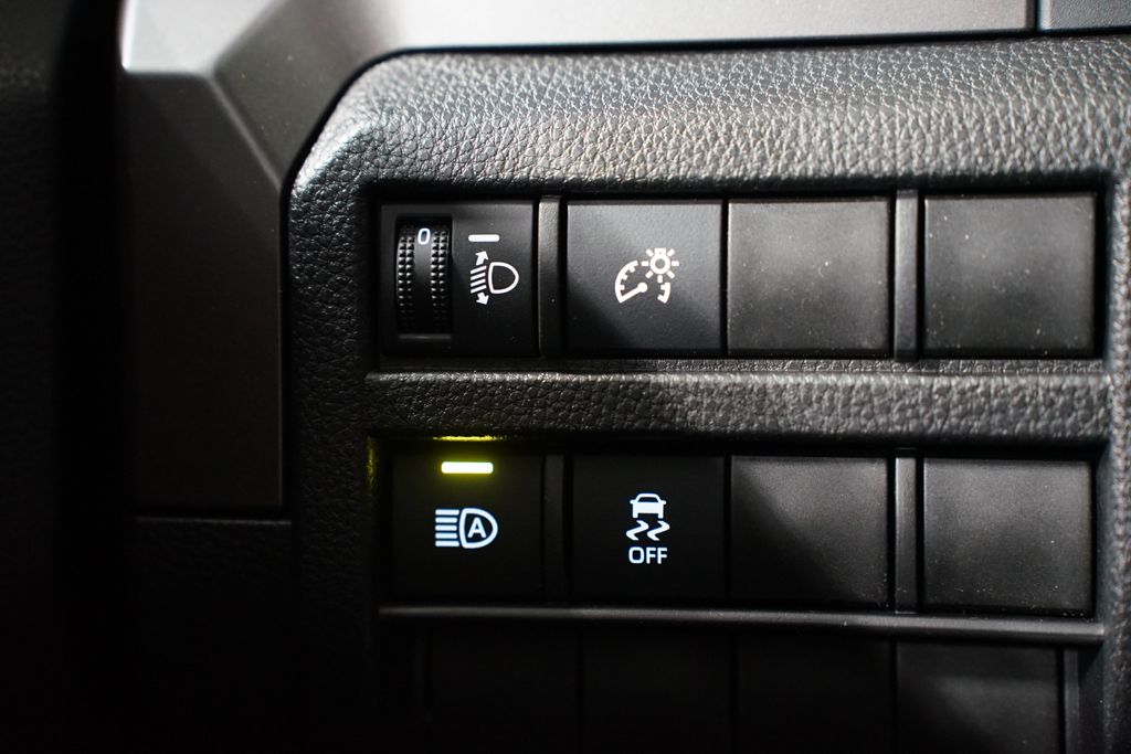 2025 Toyota Tacoma SR5 25