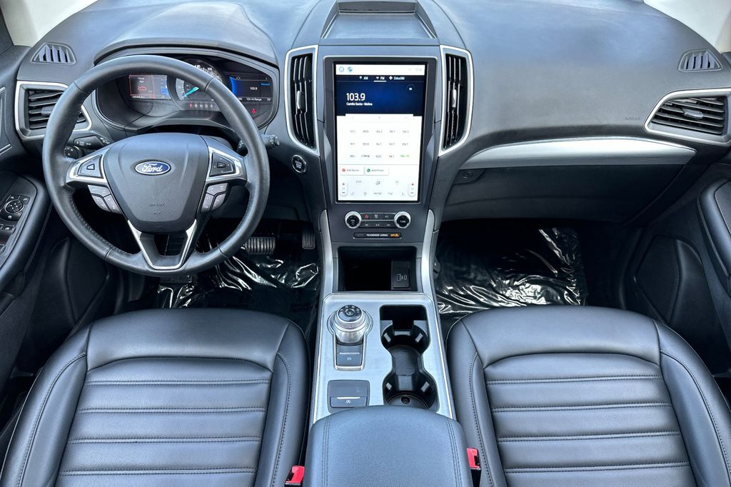 2022 Ford Edge SEL photo