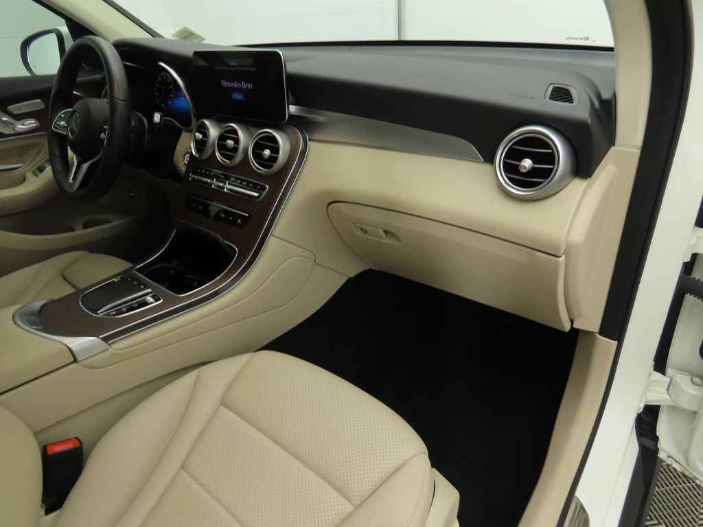2022 Mercedes-Benz GLC 300 17
