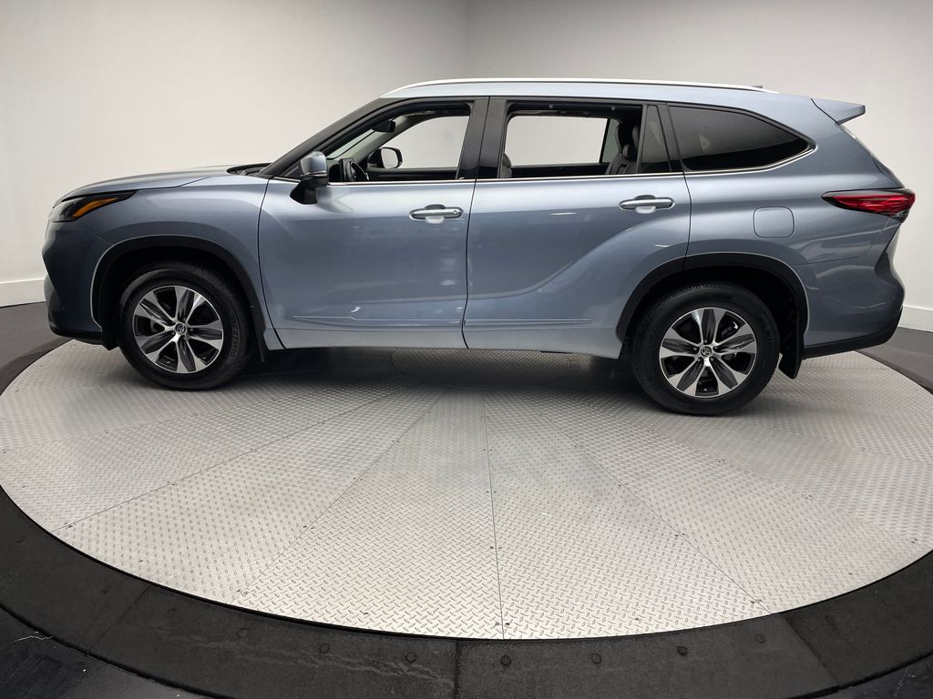 Thumbnail: 2021 Toyota Highlander - 8
