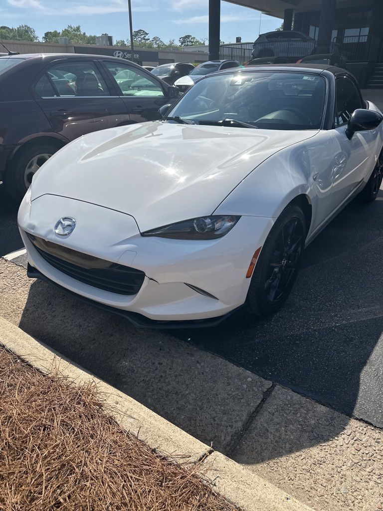 Arctic White 2021 Mazda MX-5 Miata Club RWD Convertible Rear-Wheel Drive 6-Speed Automatic