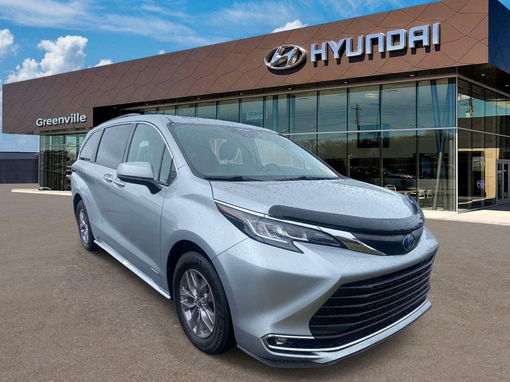 Celestial Silver Metallic 2021 Toyota Sienna XLE 7-Passenger FWD Minivan Front-Wheel Drive Continuously Variable Transmission