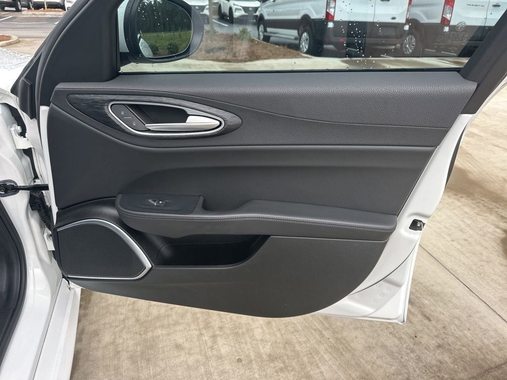 2022 Alfa White Alfa Romeo Giulia Sprint RWD Sedan
