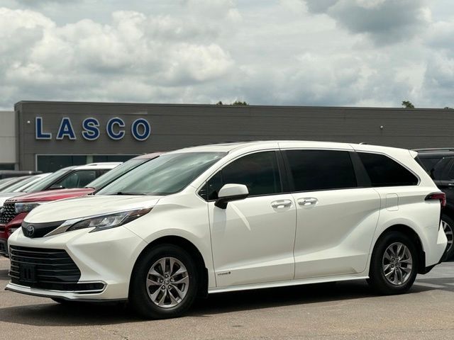 White (Blizzard Pearl) 2021 Toyota Sienna Minivan Front-Wheel Drive Continuously Variable Transmission