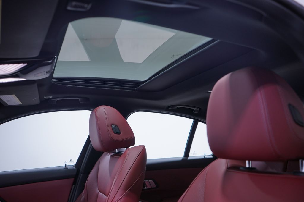 Thumbnail: 2022 BMW 3 Series - 8