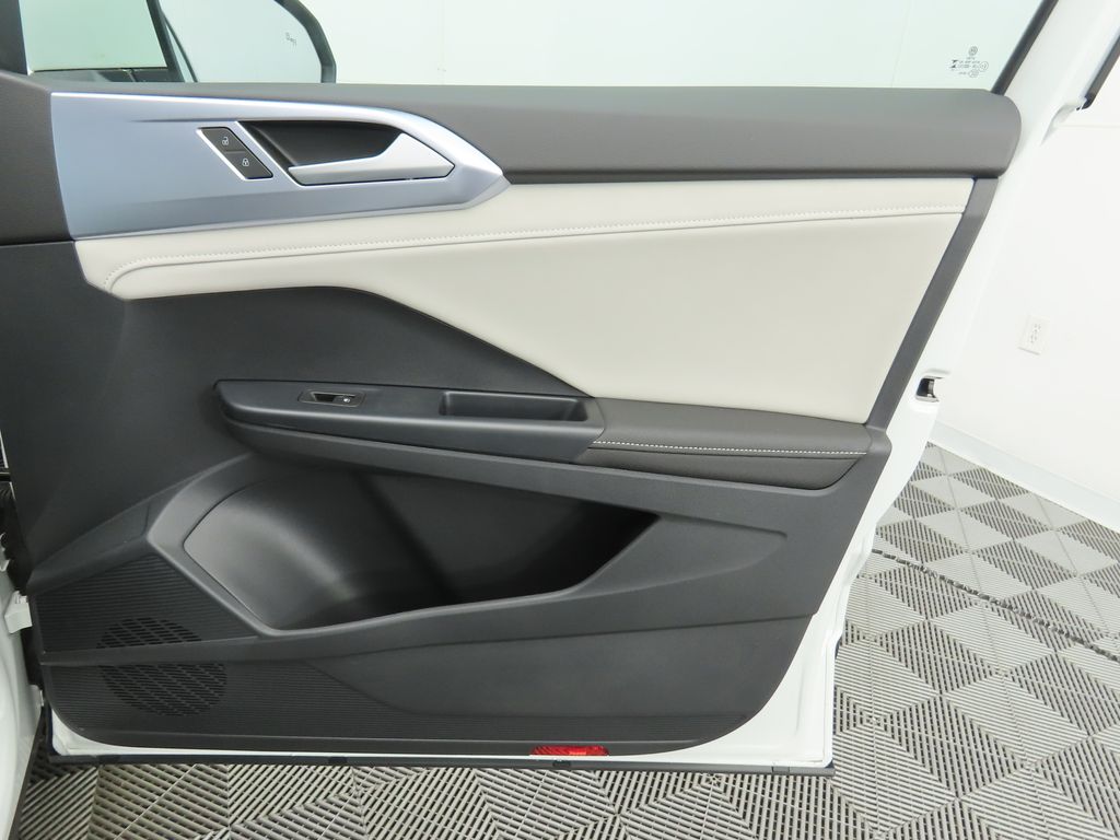 Thumbnail: 2025 Volkswagen Taos - 25