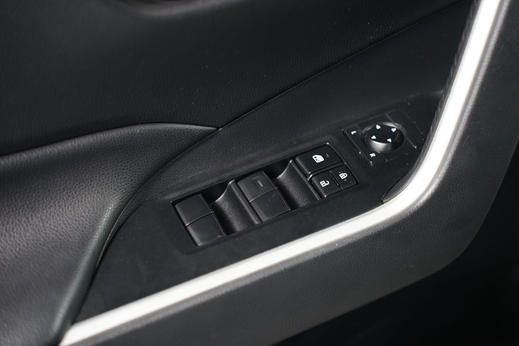 2021 Toyota RAV4 LE 28