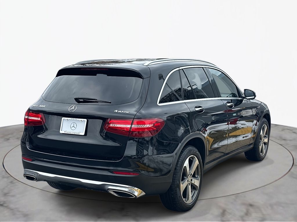 Thumbnail: 2016 Mercedes-Benz GLC - 9