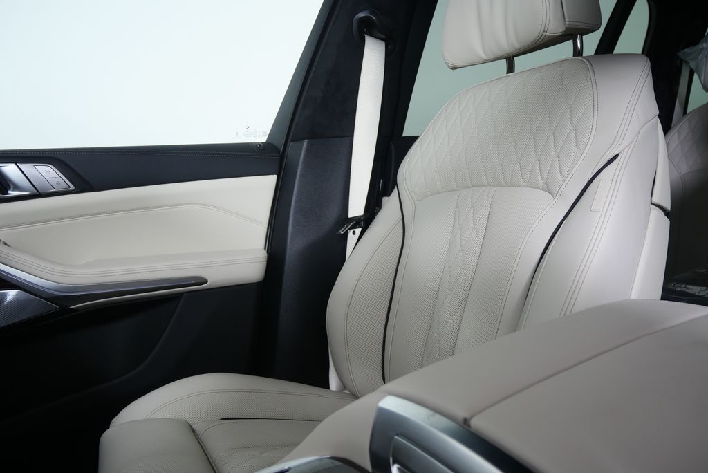 Thumbnail: 2026 BMW X7 - 25