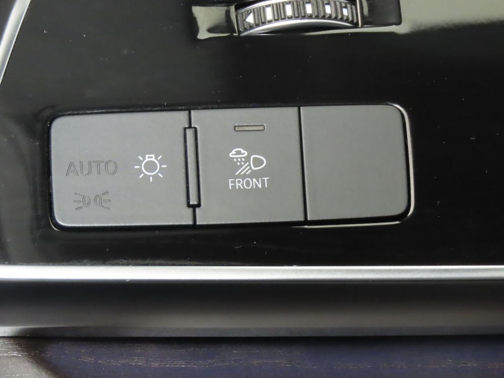 Thumbnail: 2023 Audi Q8 - 19