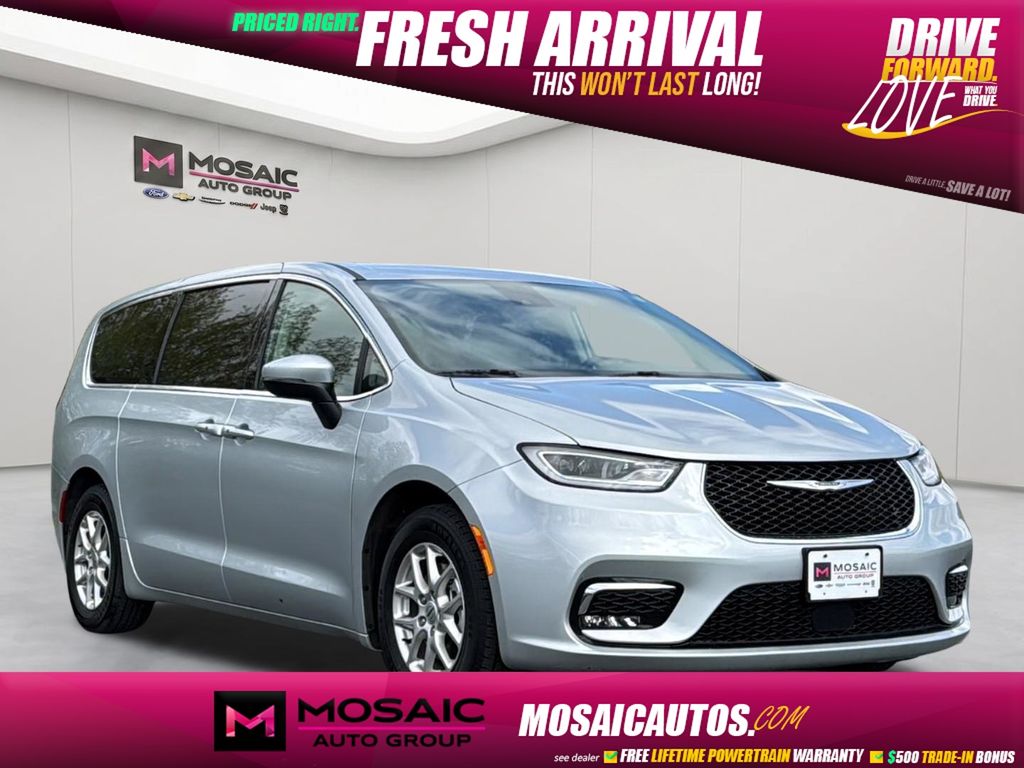 Used 2023 Chrysler Pacifica Touring L Vans