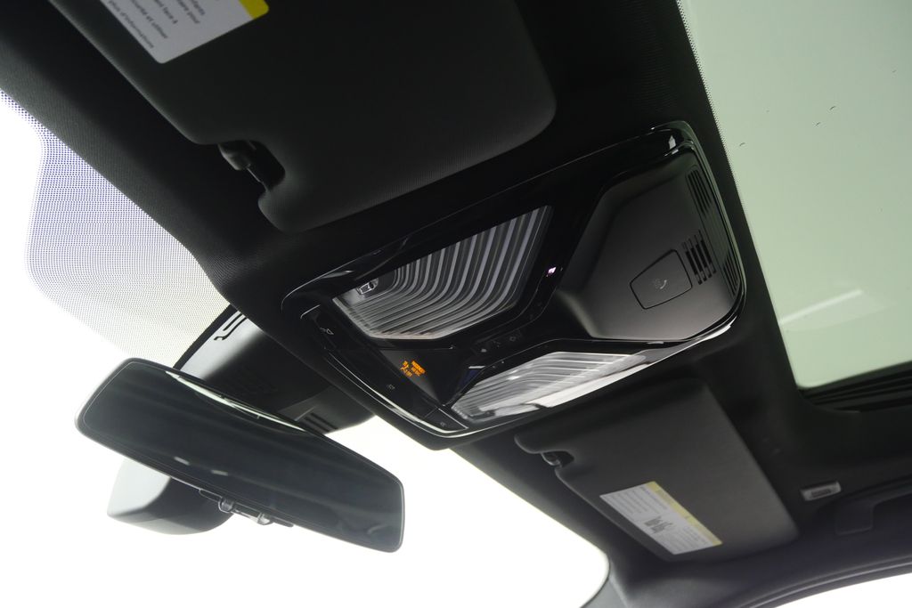 Thumbnail: 2025 BMW 3 Series - 21