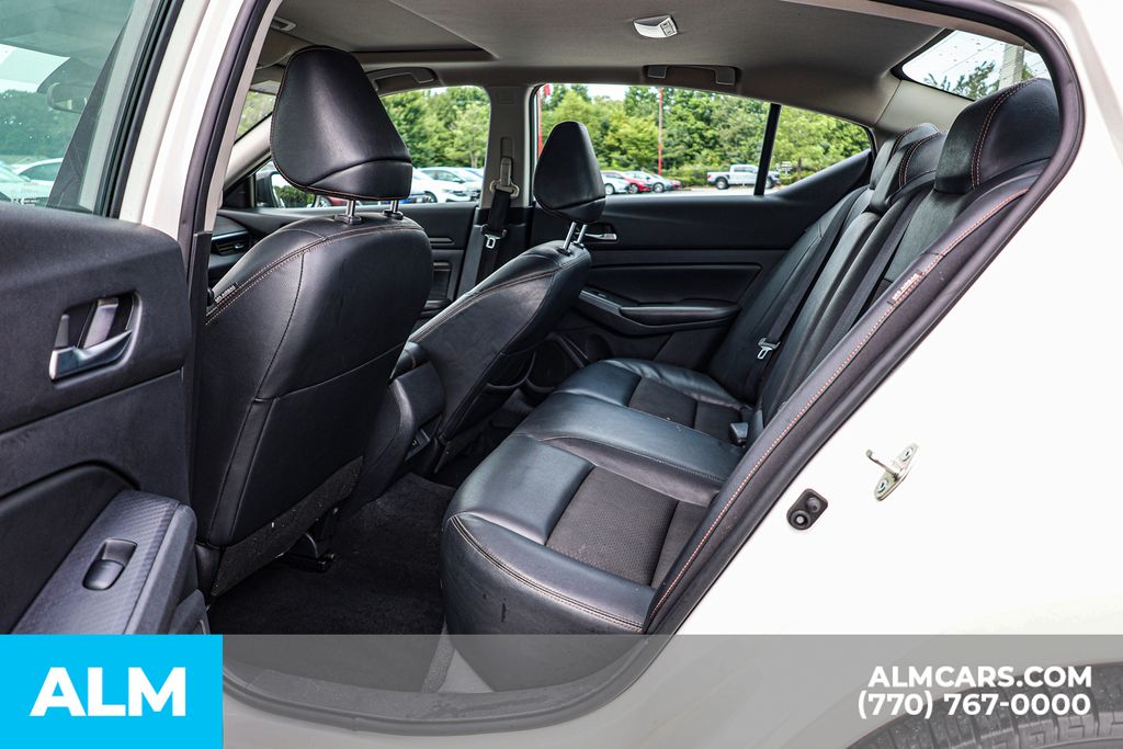 Used 2022 White Nissan 2.5 SR image 18