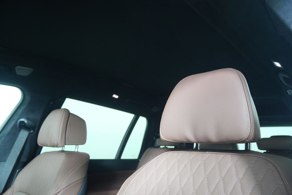 Thumbnail: 2026 BMW X7 - 12