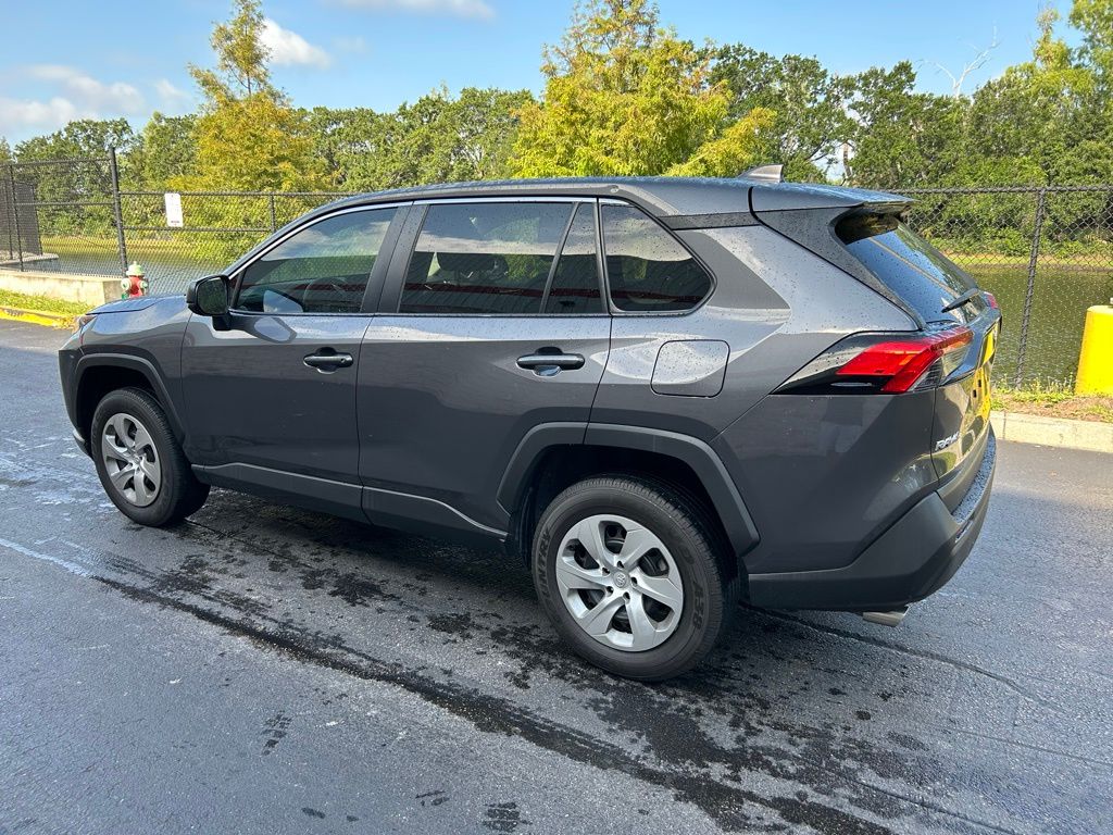 2022 Toyota RAV4 LE 4