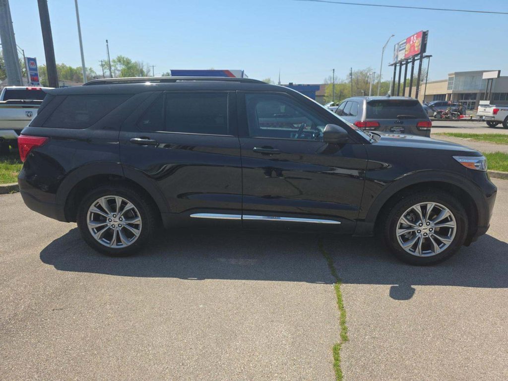 Black Metallic 2022 Ford Explorer XLT AWD SUV / Crossover All-Wheel Drive Automatic