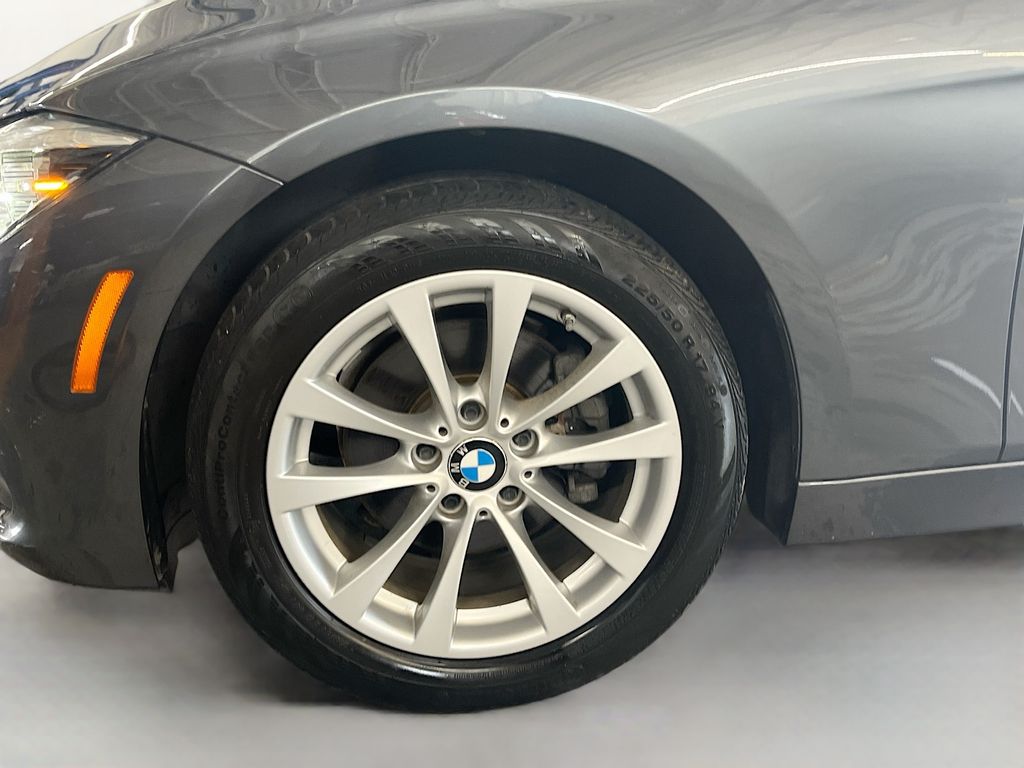 Used 2018 Gray BMW 320i image 28