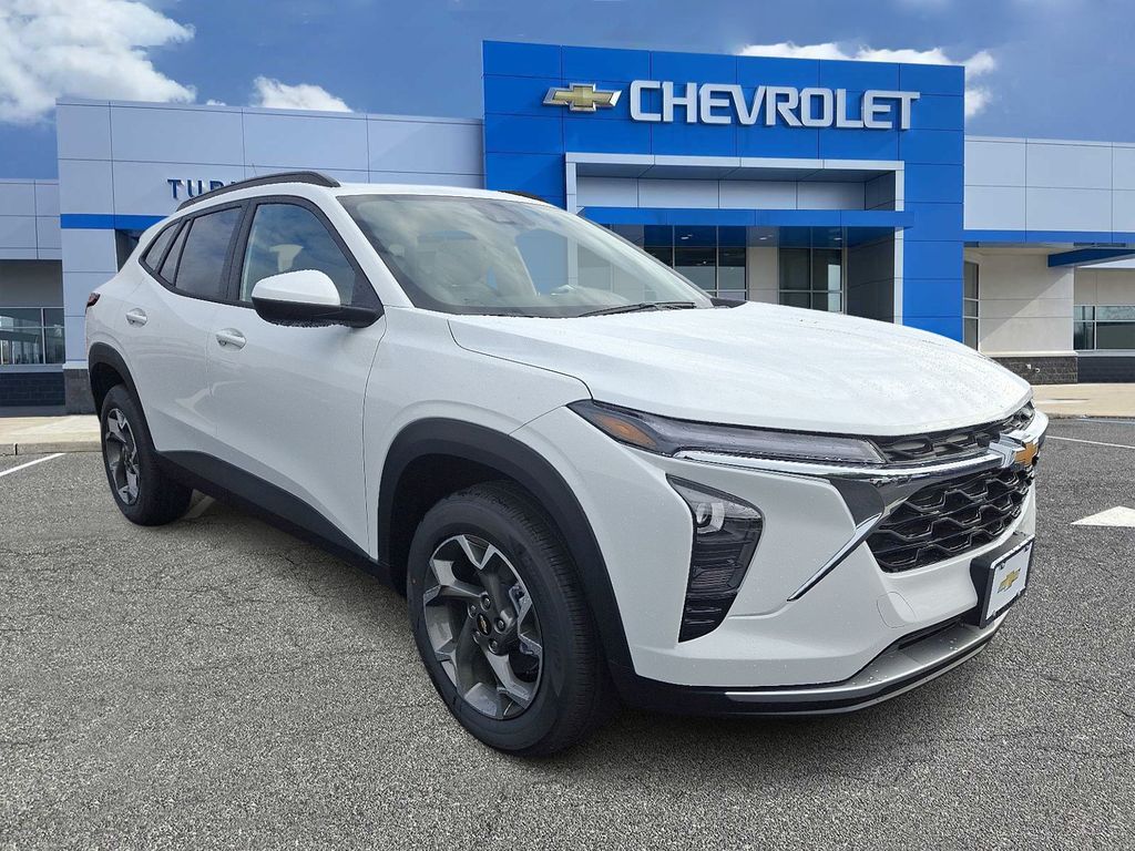 2025 Chevrolet Trax LT 2