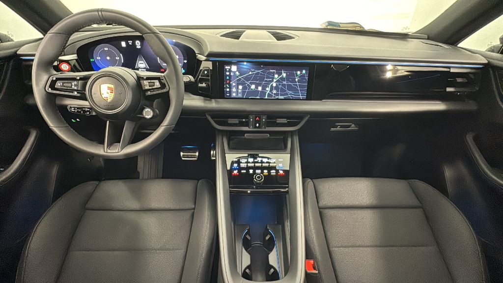 Thumbnail: 2025 Porsche Macan - 16