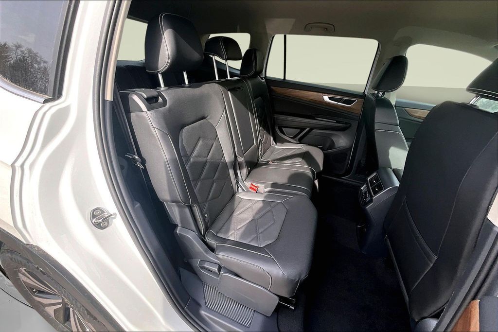 New 2026 White/off-white Volkswagen 2.0T SE image 10