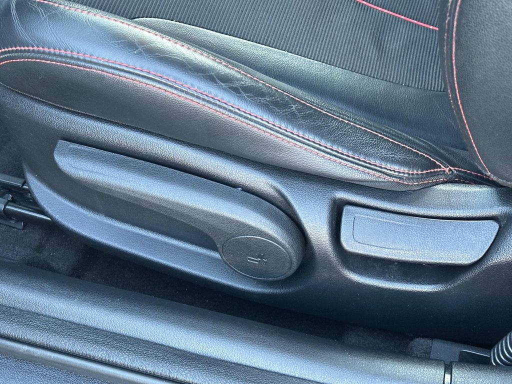 Thumbnail: 2020 Hyundai Veloster - 27