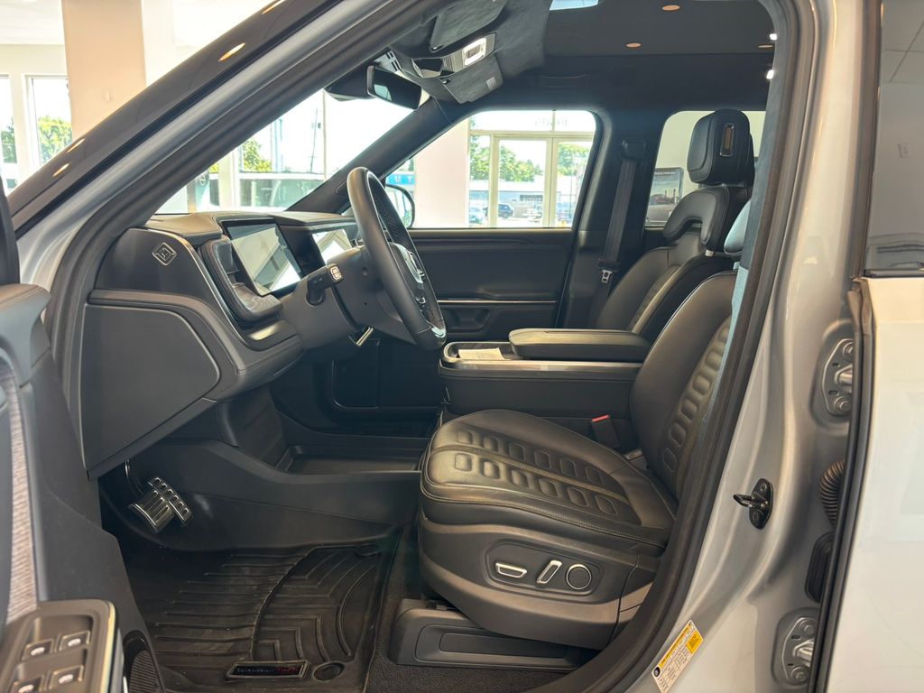 2024 Rivian R1S Adventure