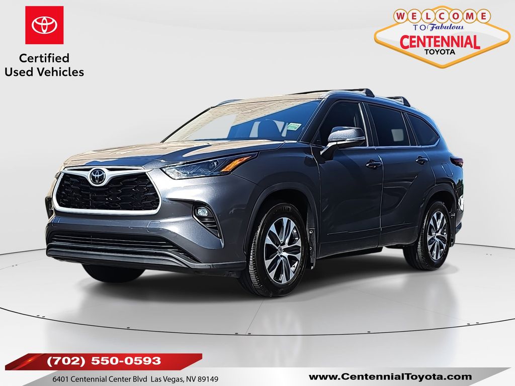 2025 Toyota Highlander XLE FWD's photo