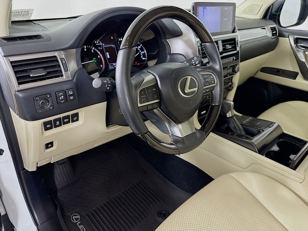 Thumbnail: 2022 Lexus GX - 9