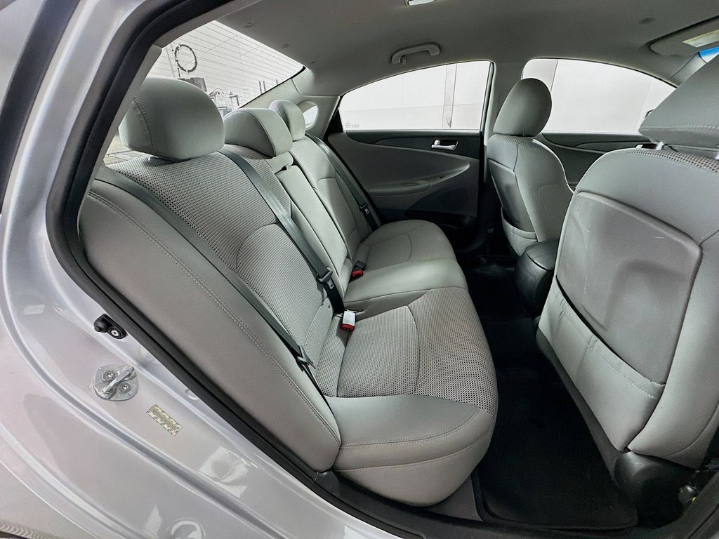 Thumbnail: 2011 Hyundai Sonata - 24